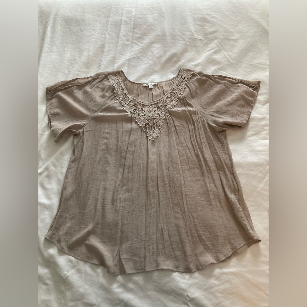Spense Woman Gauze V-Neck Cold Shoulder Flowy Top. Size 1X